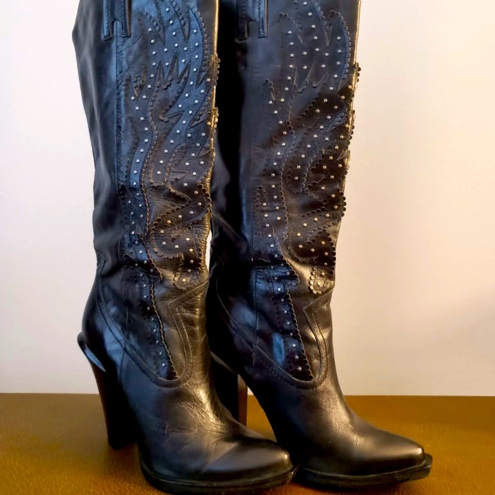 Cowgirl boots 👢